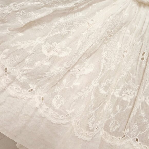 GIRLS 1950'S WHITE BAPTISM DRESS W/EMBRIODERED DETAIL - Picture 7 of 8